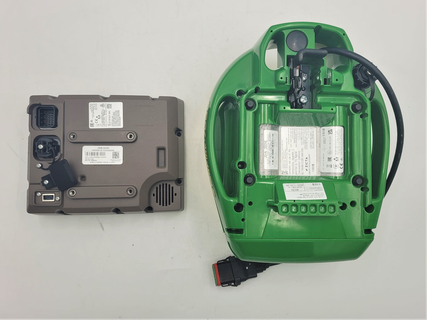 John Deere KIT GreenStar Gen 4 4240 Display AutoTrack PFA11255 w/ StarFire 7000 SF1 GPS receiver PFA12167