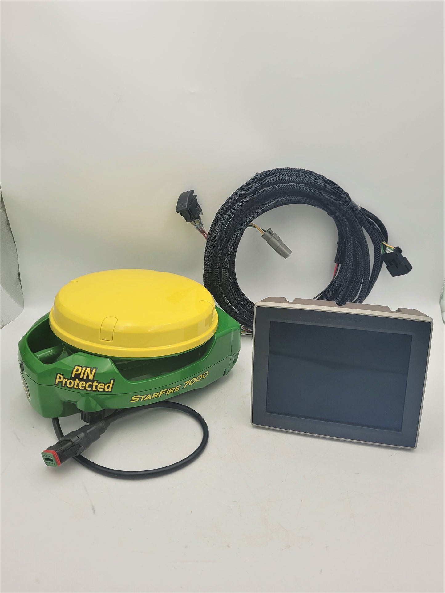 John Deere KIT GreenStar Gen 4 4240 Display AutoTrack PFA11255 w/ StarFire 7000 SF1 GPS receiver PFA12167