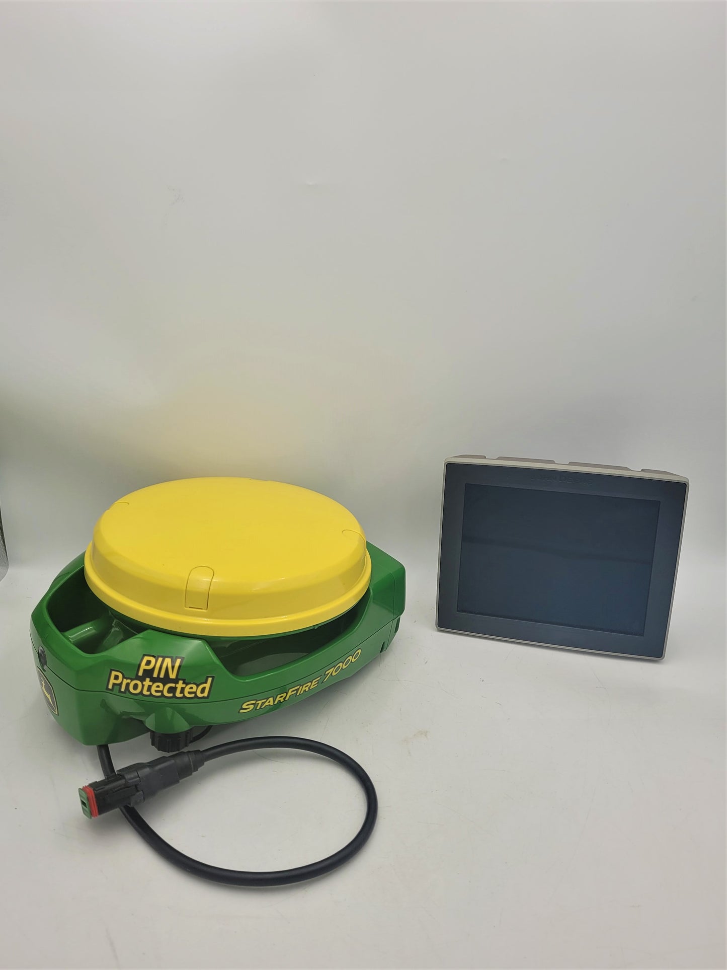 John Deere KIT GreenStar Gen 4 4240 Display AutoTrack PFA11255 w/ StarFire 7000 SF1 GPS receiver PFA12167