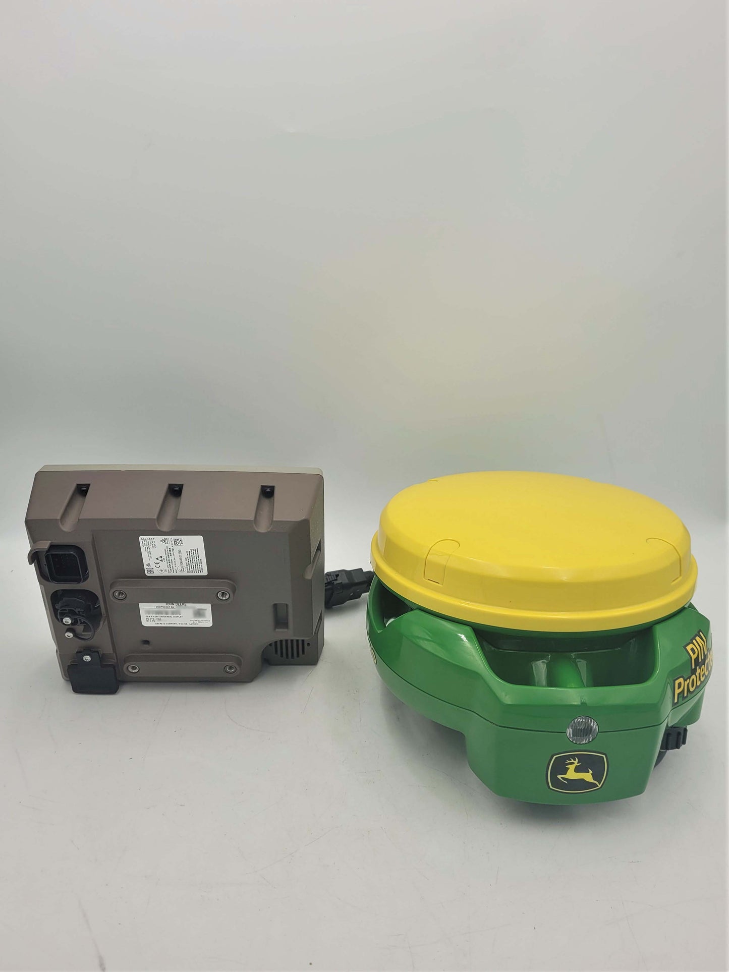 John Deere KIT GreenStar Gen 4 4240 Display AutoTrack PFA11255 w/ StarFire 7000 SF1 GPS receiver PFA12167