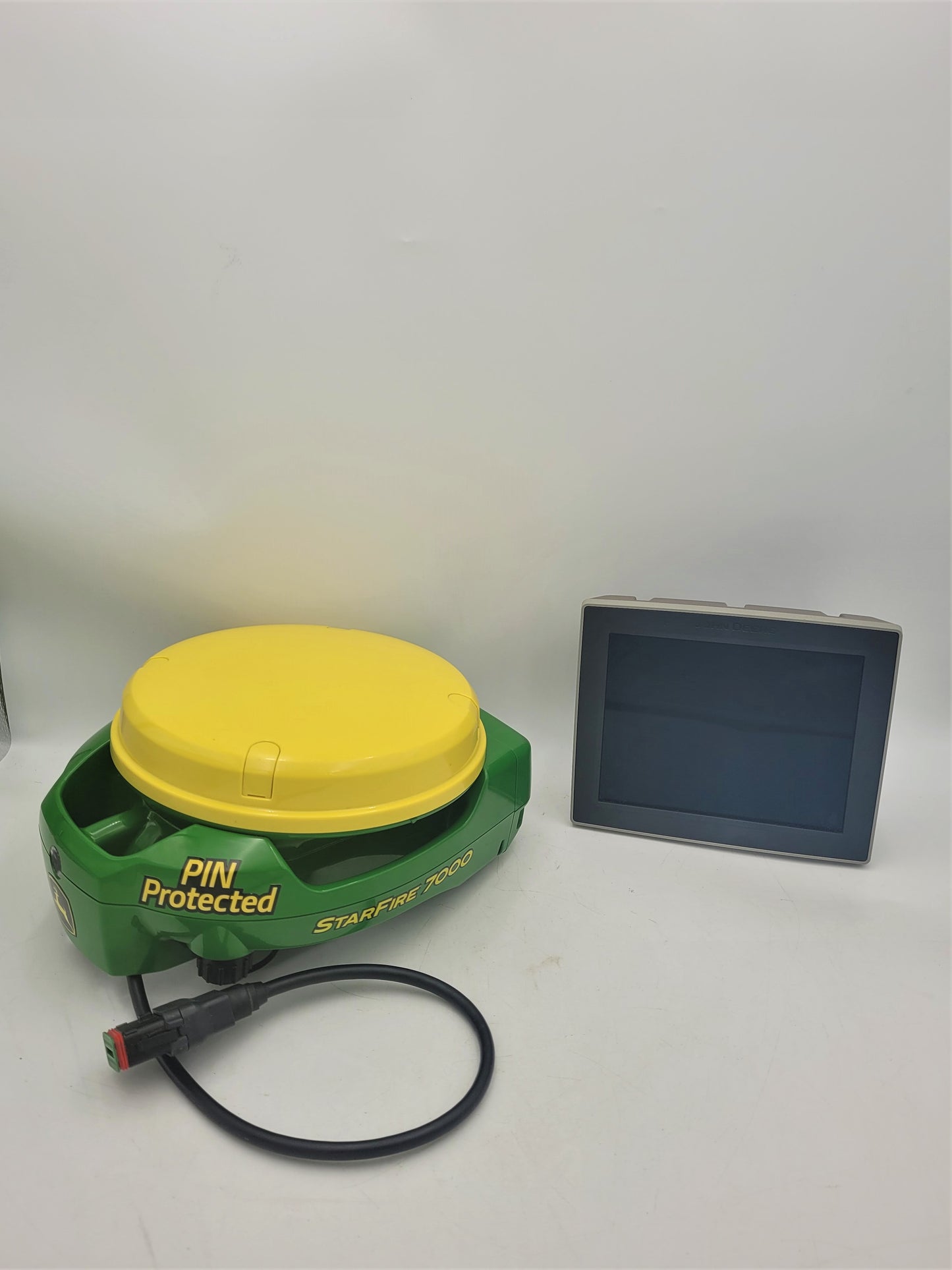 John Deere KIT GreenStar Gen 4 4240 Display AutoTrack Section Control PFA11255 w/ StarFire 7000 SF1 GPS receiver PFA12167