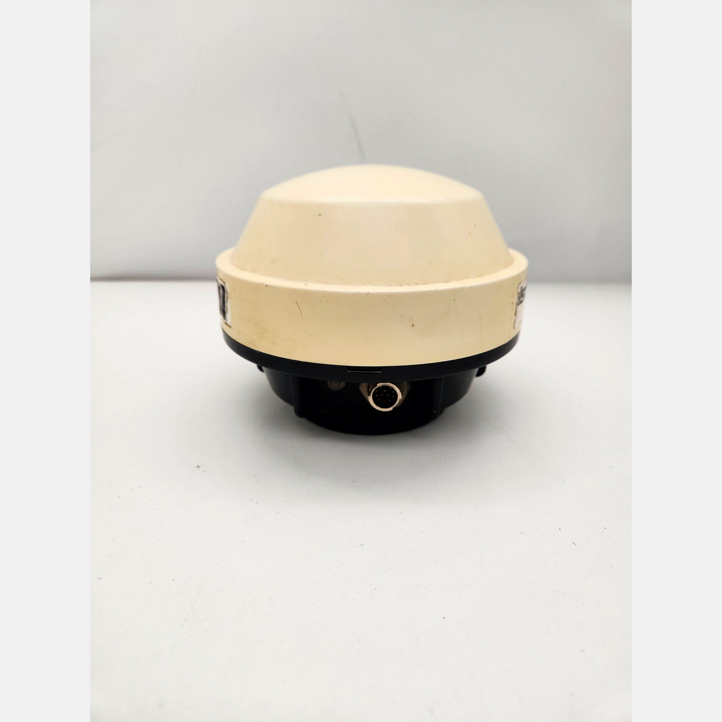 MT00002600 A101 IsoMatch Global GPS antenna for Kverneland machinery.
