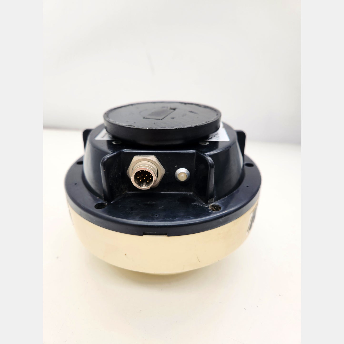 MT00002600 A101 IsoMatch Global GPS antenna for Kverneland machinery.