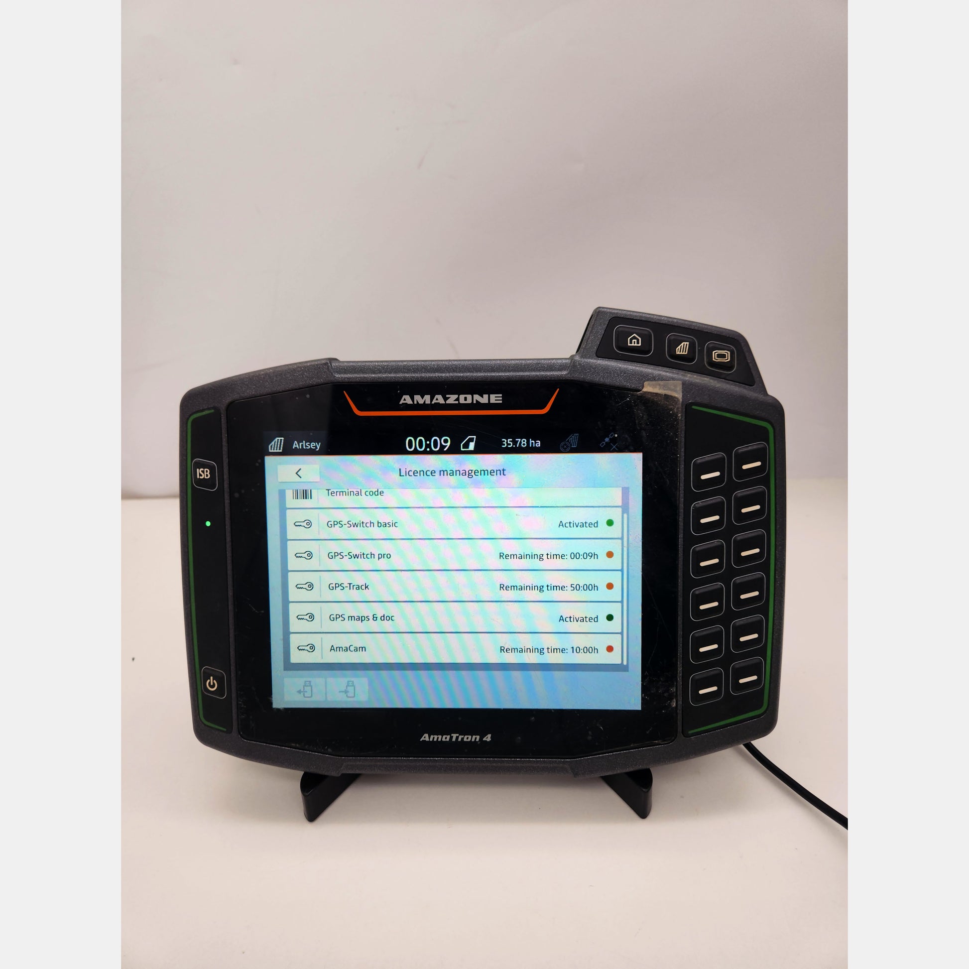 Amazone AmaTron 4 ISOBUS terminal with active GPS licenses list.