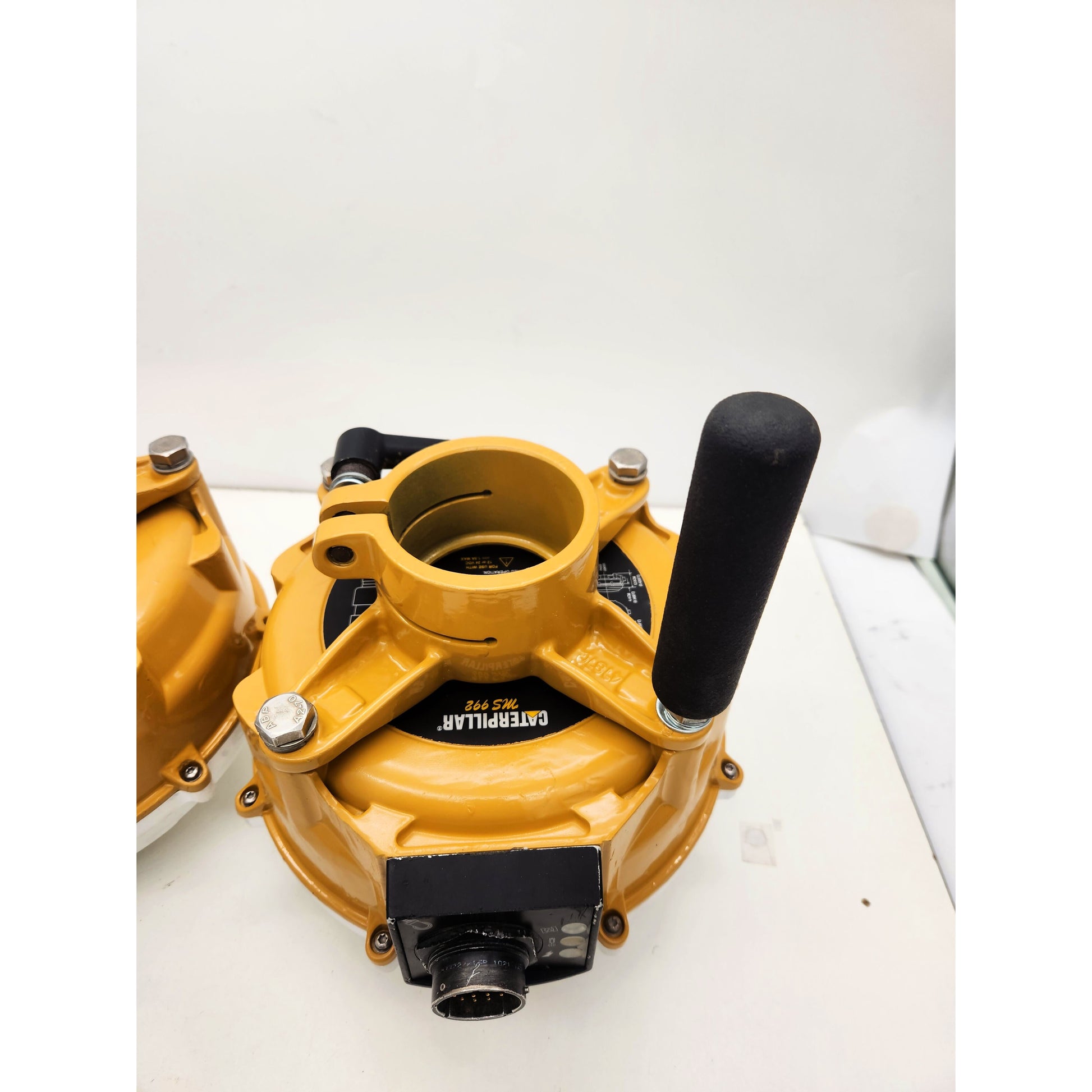 Caterpillar MS992 Smart Antennas with 2 professional mast mounts and handles for easy installation on dozers or graders.