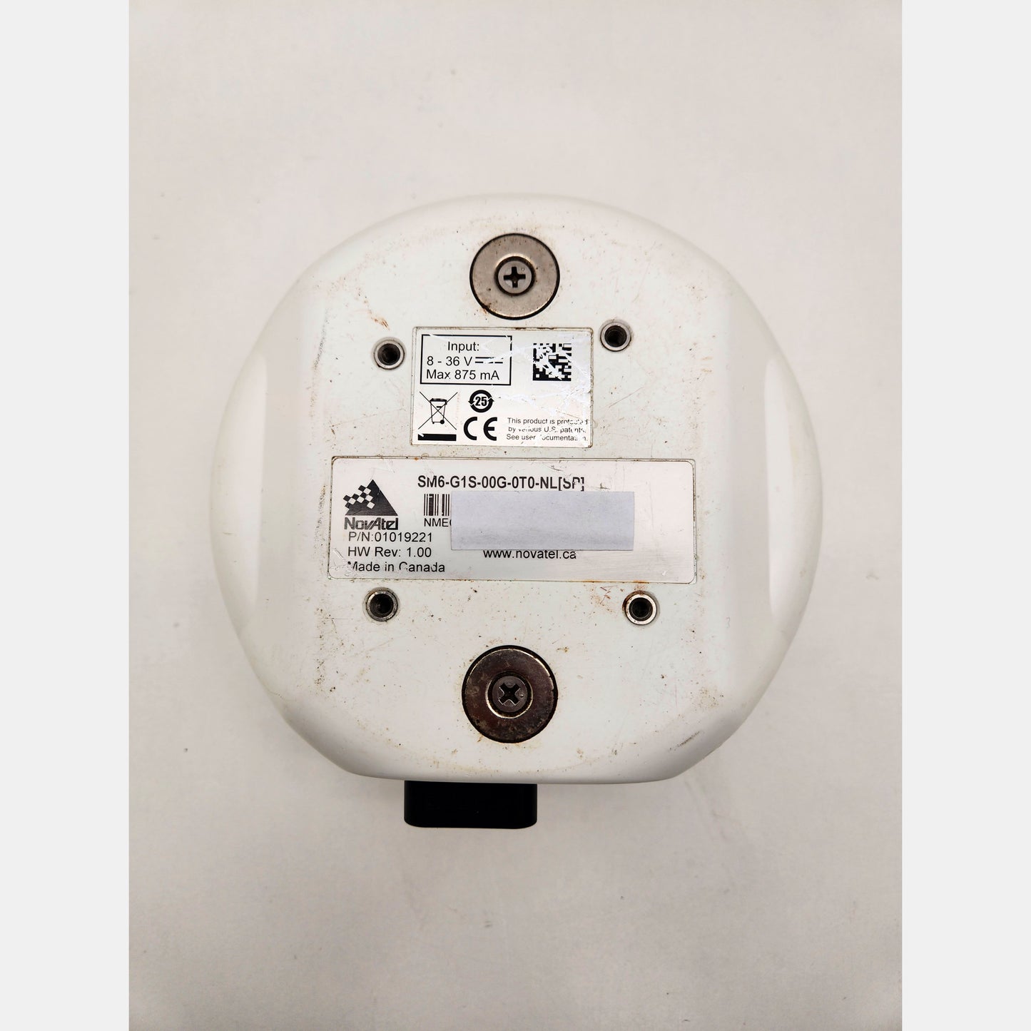 Label showing P/N 01019221 and Model SM6-G1S-00G-0T0-NL
