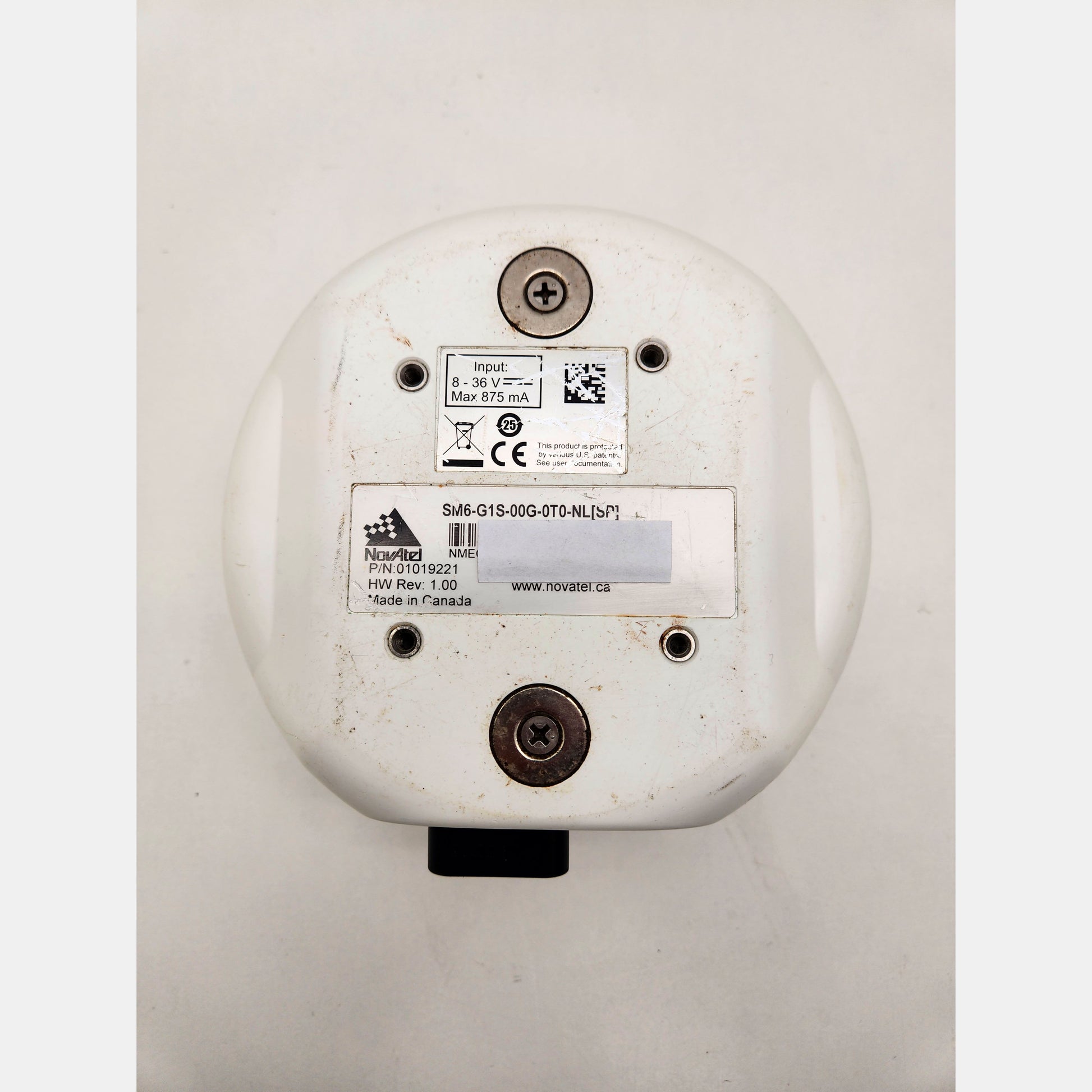Label showing P/N 01019221 and Model SM6-G1S-00G-0T0-NL