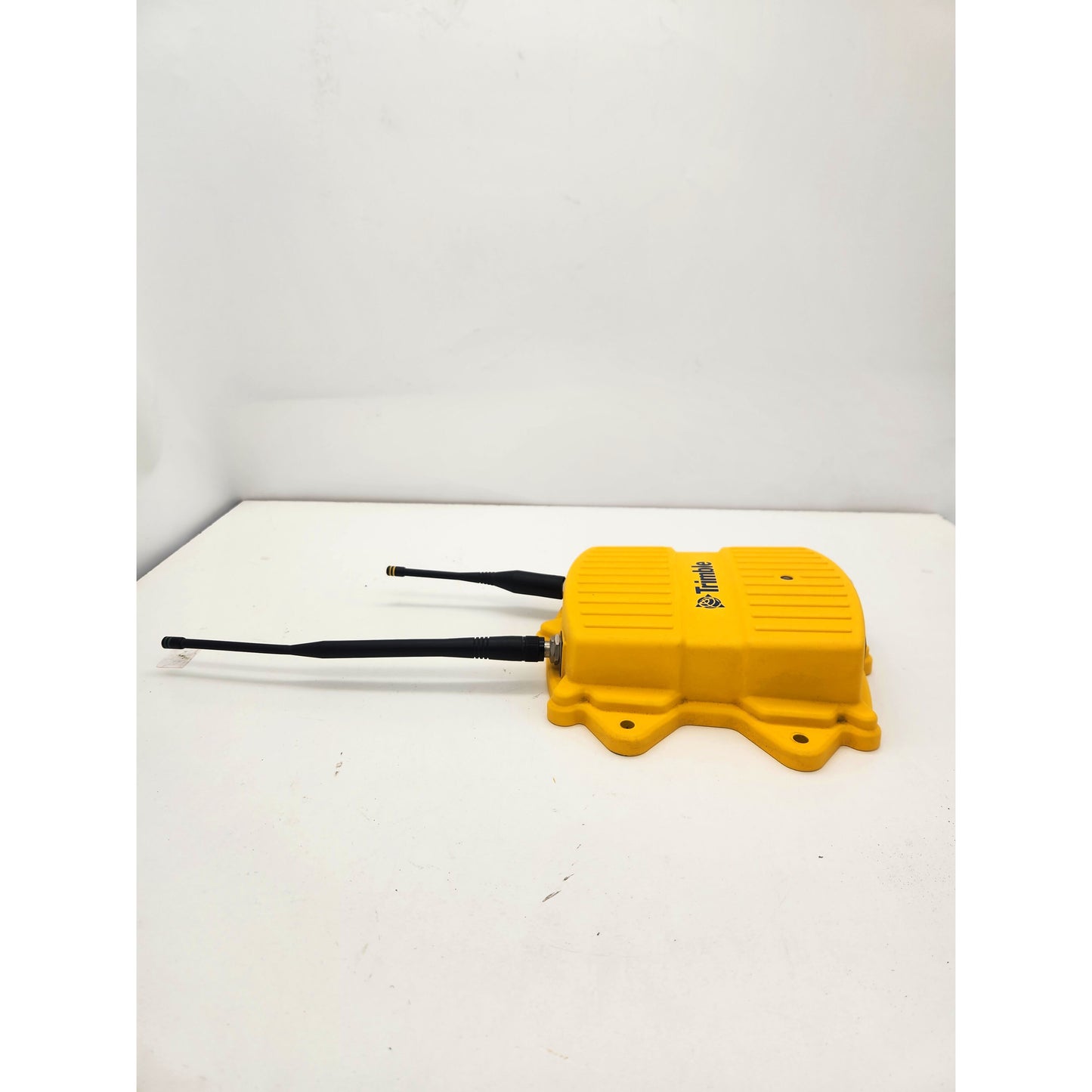 Trimble SNR434 rugged yellow housing side profile.